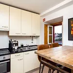 The Explorers - Sunny Stylish Family-friendly *