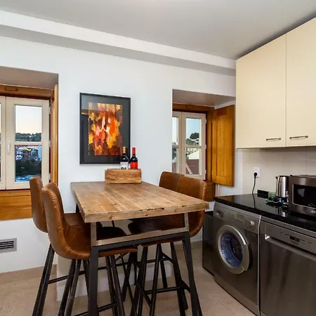 The Explorers - Sunny Stylish Family-friendly *