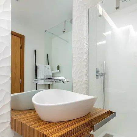 The Explorers - Sunny Stylish Family-friendly Lizbona